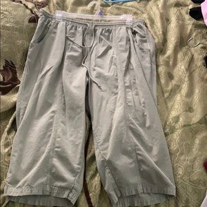 Capri pants
